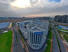 客商能够利用AI翻译眼镜“同频交换”——这仿幻